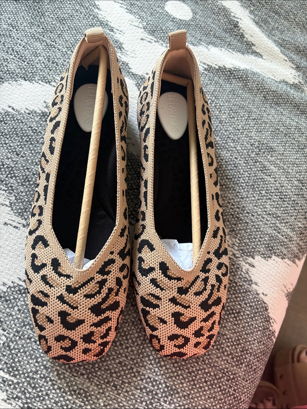 Dream Pairs Leopard Knit Ballet Flats in Tan and Black